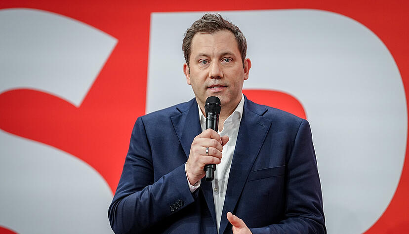 SPD-Chef Lars Klingbeil soll Fraktionsvorsitzender im Bundestag werden. SPD-Chef Lars Klingbeil soll Fraktionsvorsitzender im Bundestag werden.
