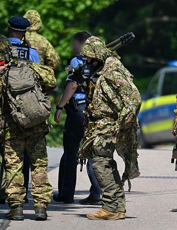 Bei dem Vorfall in Rosengarten bei Schwäbisch Hall waren auch Spezialkräfte der Polizei im Einsatz. (Archivbild) Bei dem Vorfall in Rosengarten bei Schwäbisch Hall waren auch Spezialkräfte der Polizei im Einsatz. (Archivbild)