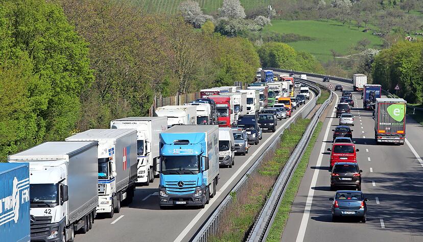 Hochbetrieb auf der A6 (hier bei Weinsberg): Die Autobahn gehört zu den befahrendsten und stauträchtigsten Autobahnen in Baden-Württemberg.
Foto: Archiv/Veigel