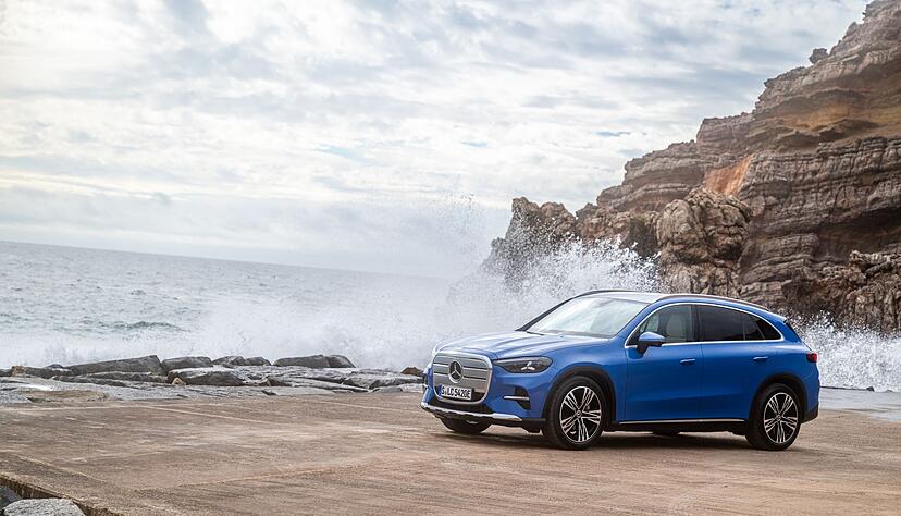 Fels in der Brandung? Gut, zumindest bringt das SUV von Mercedes rund 2,5 Tonnen auf die Waage. Fels in der Brandung? Gut, zumindest bringt das SUV von Mercedes rund 2,5 Tonnen auf die Waage.