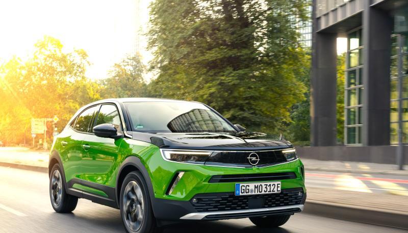 Kleiner SUV mit großer Wirkung: Mit seinem jugendlichen Design dürfte der neue Mokka viele Blicke auf sich ziehen. Kleiner SUV mit großer Wirkung: Mit seinem jugendlichen Design dürfte der neue Mokka viele Blicke auf sich ziehen.