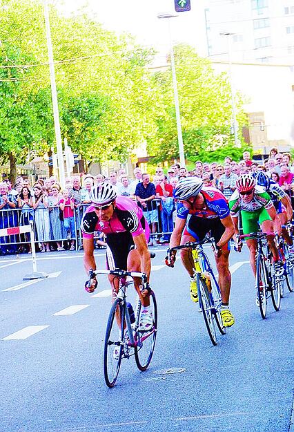 Top Trophy 2001: 1. Top Trophy. Die Strecke führt durch die Heilbronner Allee. Erick Zabel ist hier im Bild.