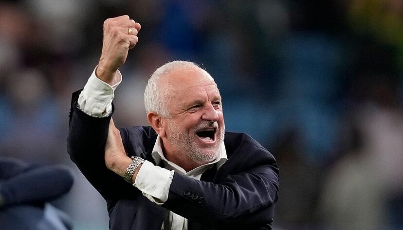 2022 nahm Iraks Trainer Graham Arnold mit Australien an der WM in Katar teil. 2022 nahm Iraks Trainer Graham Arnold mit Australien an der WM in Katar teil.