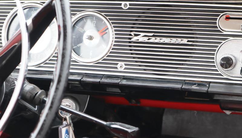 Freude für Vintage-Freunde: Die Chromeinlagen auf dem Armaturenbrett. Freude für Vintage-Freunde: Die Chromeinlagen auf dem Armaturenbrett.