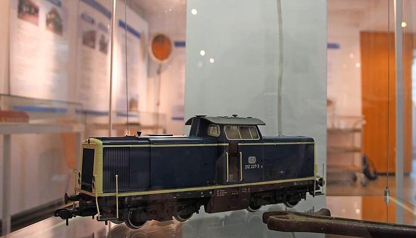 Das Modell zeigt eine Lokomotive der Baureihe, die den letzten Güterzug der Kochertalbahn im Jahr 1991 zog.
Fotos: Tamara Ludwig