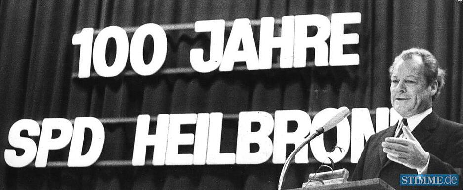 Der Bundesparteivorsitzende Willy Brandt hält im November 1974 die Festrede für den SPD-Ortsverein Heilbronn.