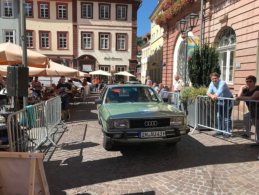 Fahrt durch die Heidelberger Innenstadt Fahrt durch die Heidelberger Innenstadt