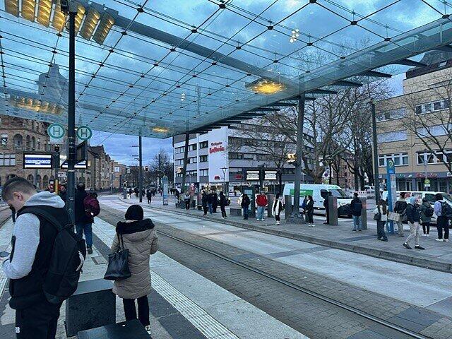 Die Bahnen der Linien S4, S41 und S42 verkehren am Freitag nicht durch die Heilbronner Innenstadt und werden über den Hauptbahnhof und die DB-Strecke umgeleitet.