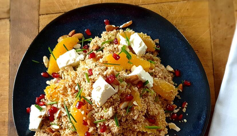 Mit ihrem Winter-Taboul&eacute; aus Couscous-Salat und Orangen sorgt die Bloggerin von &laquo;Mama kocht heute&raquo; f&uuml;r eine Extraportion Vitamine.