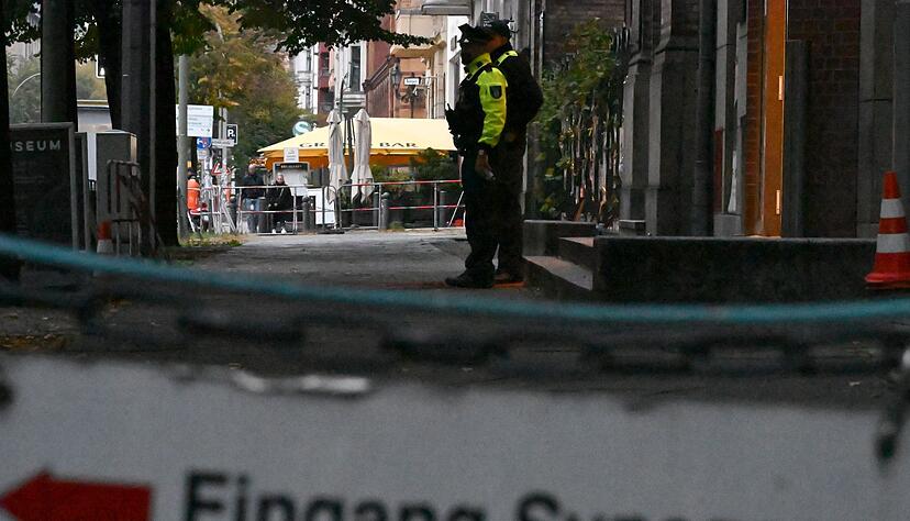 Synagogen in Deutschland sind wegen drohender Gewalt oft schwer gesch&uuml;tzt und bewacht. (Archivbild)