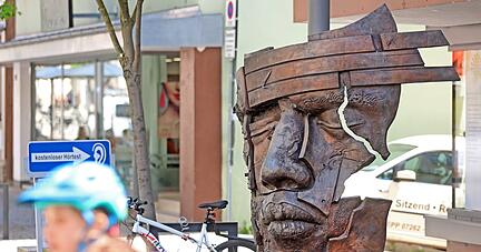 Nicht nur auf dem Gartenschau-Gelände, auch auf markante Stellen der Altstadt von Eppingen sind insgesamt rund 40 Skulpturen verteilt.
Fotos: Ralf Seidel