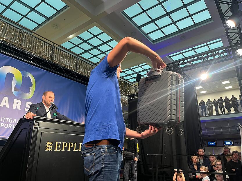 Erstmals nach der Corona-Pandemie kamen am Sonntag am Airport Stuttgart wieder Koffer unter den Hammer. Erstmals nach der Corona-Pandemie kamen am Sonntag am Airport Stuttgart wieder Koffer unter den Hammer.