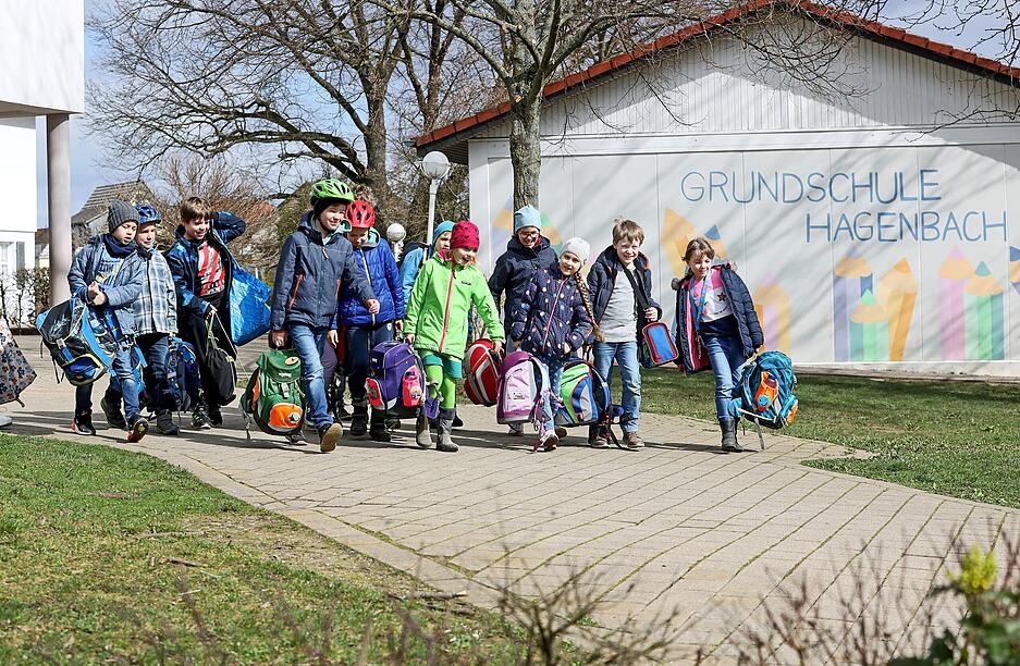 März 2020: Schüler im Land haben fünf Wochen frei, drei davon wegen Corona-Gefahr. Die Landesregierung schließt Schulen und Kindertagesstätten, um die Ausbreitung des Virus einzudämmen März 2020: Schüler im Land haben fünf Wochen frei, drei davon wegen Corona-Gefahr. Die Landesregierung schließt Schulen und Kindertagesstätten, um die Ausbreitung des Virus einzudämmen