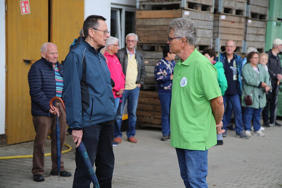 Besucher der Heilbronner Stimme zu Besuch im Obsthof Wino Bio.