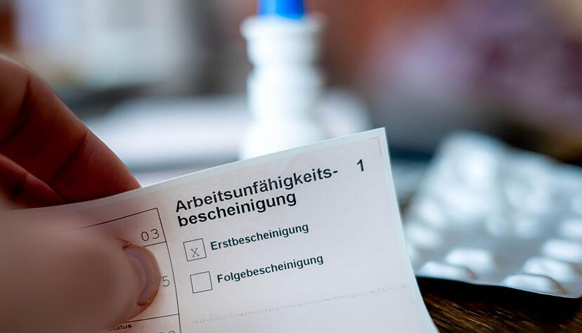 Eine Krankschreibung bleibt auch nach einer K&uuml;ndigung wirksam, wenn sie medizinisch begr&uuml;ndet ist.