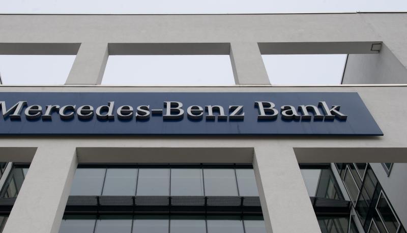 Die Mercedes-Benz Bank will ihre Gesch&auml;fte ausweiten. Foto: Marijan Murat/Symbol