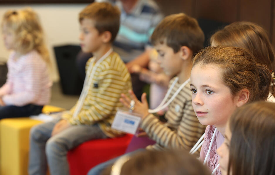 Kinderpressekonferenz mit DTM-Fahrern