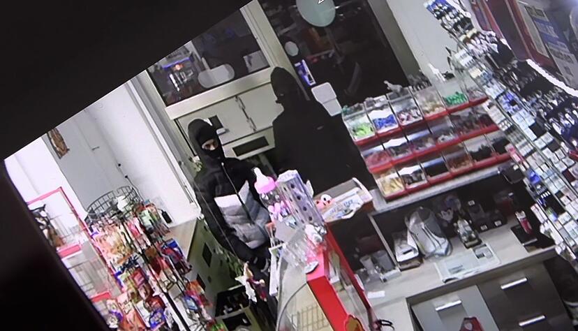 Der Kioskbesitzer sperrte die zwei mit einem Messer bewaffneten R&auml;uber ein.