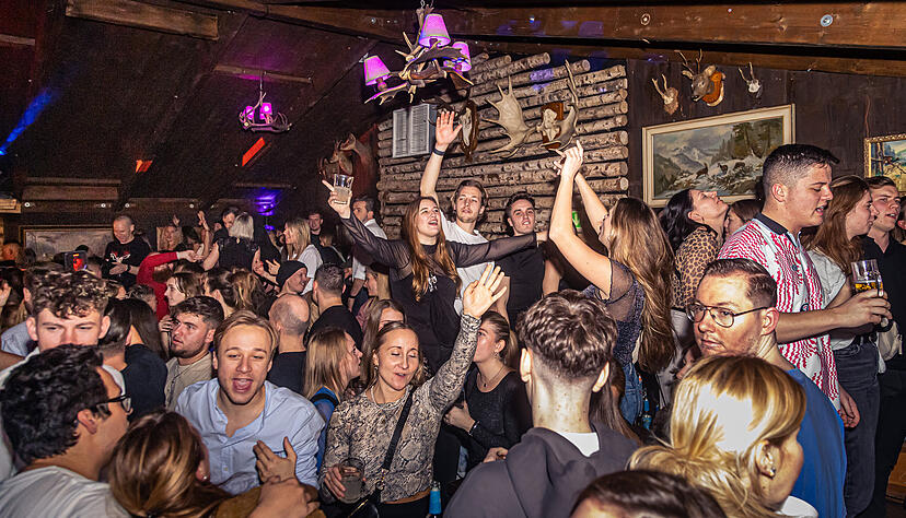 In den Hütten und auf dem Außengelände war der letzte Winterdorf-Abend sehr gut besucht. In den Hütten und auf dem Außengelände war der letzte Winterdorf-Abend sehr gut besucht.