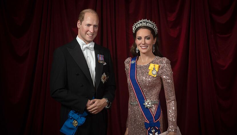 Auf dem Kopf hat sie die exakte Nachbildung einer Tiara, die einst Prinzessin Diana trug. Auf dem Kopf hat sie die exakte Nachbildung einer Tiara, die einst Prinzessin Diana trug.