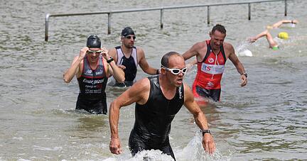 Nachdem die hochkar&auml;tige Sportveranstaltung zweimal ins Wasser gefallen ist, k&ouml;nnen sich die Athleten nun wieder ins Wasser st&uuml;rzen.
Foto: Archiv/Hachenberg