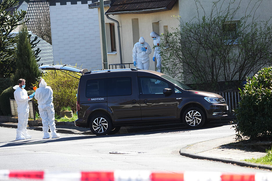 Bei den Todesopfern der Gewalttat in Weitefeld im Westerwald handelt es sich um eine dreiköpfige Familie. Bei den Todesopfern der Gewalttat in Weitefeld im Westerwald handelt es sich um eine dreiköpfige Familie.
