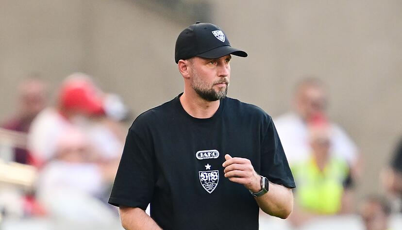 Am Samstag treffen der VfB und Trainer Hoene&szlig; auf die Bayern.