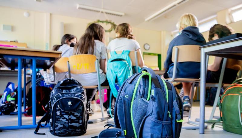 In den Schulen soll im Regelbetrieb unterrichtet werden - unabhängig davon, ob Schülerinnen und Schüler geimpft sind oder nicht. In den Schulen soll im Regelbetrieb unterrichtet werden - unabhängig davon, ob Schülerinnen und Schüler geimpft sind oder nicht.