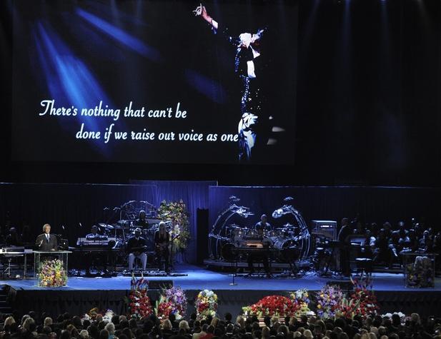 Die Familie des Superstars hatte mehr als 20.000 Menschen zu einer Gedenkfeier in das Staples Center eingeladen.