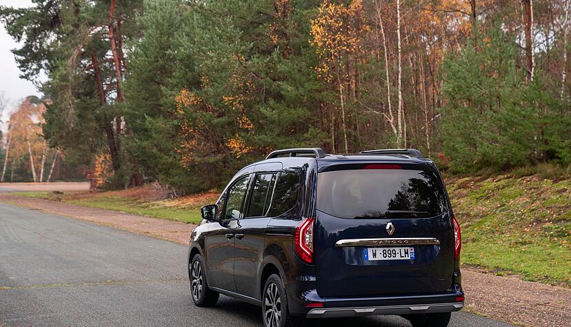 Verglichen mit seinem Vorgänger hat sich der neue Renault Kangoo äußerlich nur wenig verändert.