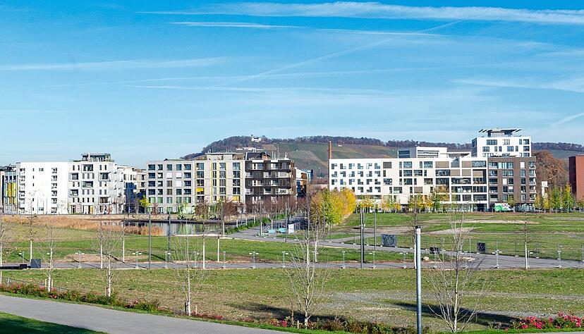Zur Buga 2019 wurden im Neckarbogen bereits 22 große Wohnhäuser in drei Quartieren sowie südlich davon die Jugendherberge gebaut. Dieser Tage beginnt die Erschließung weiterer Grundstücke.
Fotos: Mario Berger