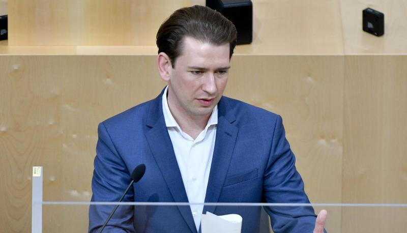 &Ouml;sterreichs Bundeskanzler Sebastian Kurz spricht bei einer Sondersitzung des Nationalrats im Parlamentsausweichquartier in der Wiener Hofburg.