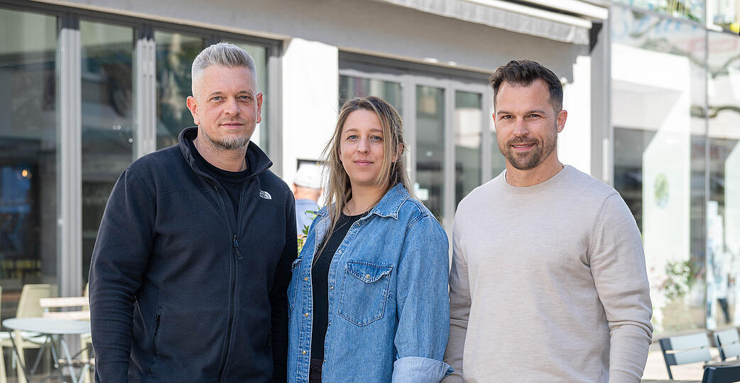 Sascha M&ouml;hrer (von links), Dana Hofmann und Dominik Britsch er&ouml;ffnen Mitte Juni im ehemaligen Mare Nostrum ein Caf&eacute; und Tapas-Restaurant.