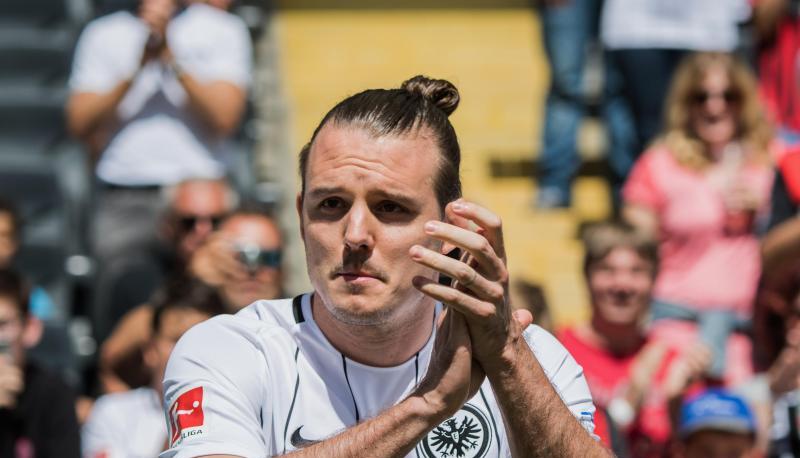 Die Ära von Alex Meier bei Eintracht Frankfurt ist nach 14 Jahren beendet. Die Ära von Alex Meier bei Eintracht Frankfurt ist nach 14 Jahren beendet.