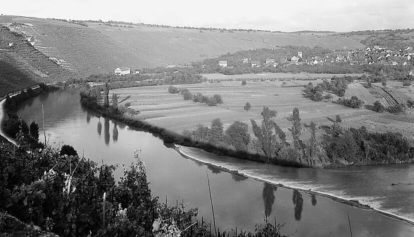 Weinbau ist ebenfalls seit Jahrhunderten ein großes Thema am Neckar. Hier ein Foto von 1927 aus der Gegend um Mundelsheim. Fotos: HdG, dpa Weinbau ist ebenfalls seit Jahrhunderten ein großes Thema am Neckar. Hier ein Foto von 1927 aus der Gegend um Mundelsheim. Fotos: HdG, dpa