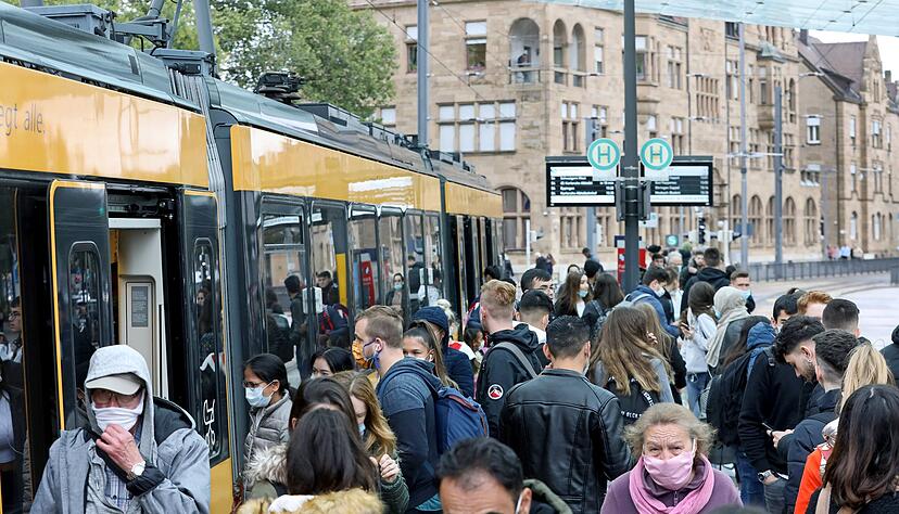 Mittags und morgens geht es hoch her. Um die Schülerströme zu entzerren, hat das Land ein Sonderprogramm aufgelegt, das aber nur für Schulbusse gilt. Foto: Ralf Seidel