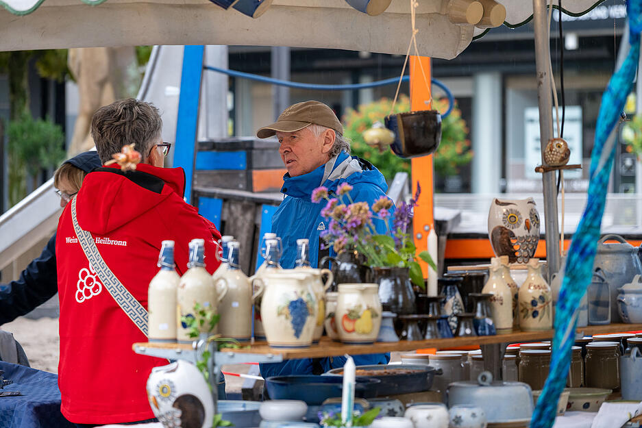 Der Name Hafenmarkt hat nichts mit Schiffen zu tun. Ein "Haafe" oder "Hoafe" ist hierzulande ein Topf – daher die Namenswahl.