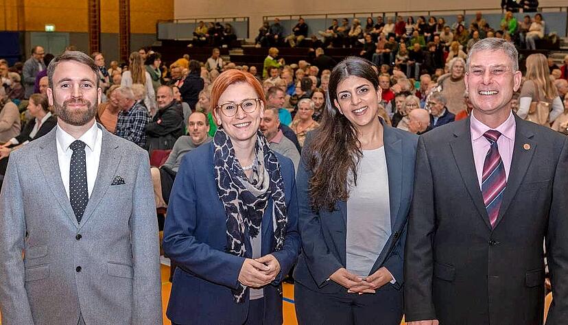 Erklärten vor mehr als 1100 Besuchern in Weinsberg ihre Ideen (von links): Tobias Kniel, Birgit Hannemann, Gülen Grombach und Torsten Clauß. Erklärten vor mehr als 1100 Besuchern in Weinsberg ihre Ideen (von links): Tobias Kniel, Birgit Hannemann, Gülen Grombach und Torsten Clauß.