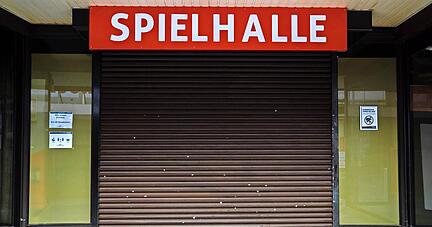 Laut Glücksspielstaatsvertrag müssen die Spielhallen im Land mindestens 500 MeterAbstand zu Schulen und Kitas oder zum nächsten Konkurrenten halten.
Foto: dpa Laut Glücksspielstaatsvertrag müssen die Spielhallen im Land mindestens 500 MeterAbstand zu Schulen und Kitas oder zum nächsten Konkurrenten halten.
Foto: dpa