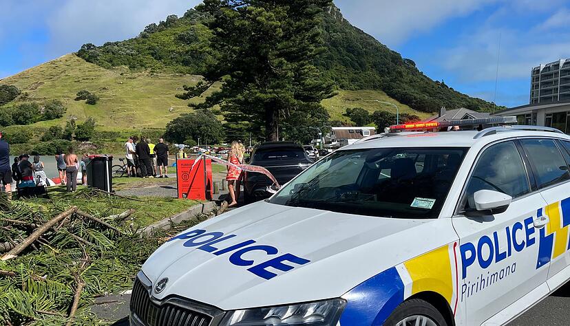 Die Polizei spricht noch von Rettungs- und nicht von Bergungsarbeiten.