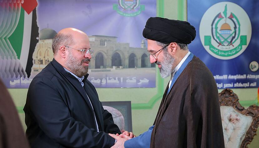 Ali Chameneis Sohn Modschtaba (r.) ist zum neuem Religionsführer gewählt worden. (Archivbild) Ali Chameneis Sohn Modschtaba (r.) ist zum neuem Religionsführer gewählt worden. (Archivbild)