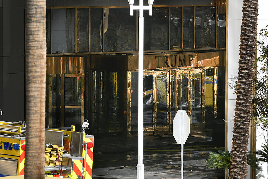 Der Parkservicebereich vor dem Trump International Hotel in Las Vegas nach dem Brand und der Explosion eines Tesla Cybertrucks.