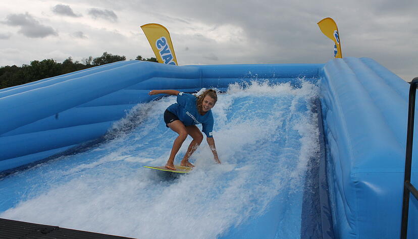 In der Badewelt Sinsheim stand Besuchern zwischenzeitlich eine Surfwelle zur Verfügung. In der Badewelt Sinsheim stand Besuchern zwischenzeitlich eine Surfwelle zur Verfügung.