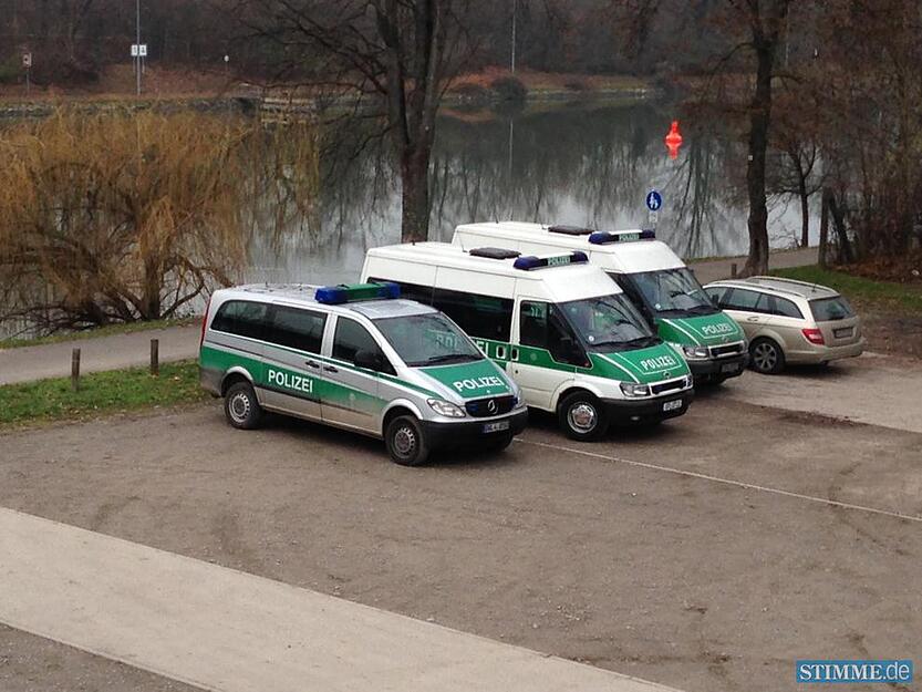 Am Freitag suchte die Polizei die Uferbereiche am Neckar ab. Am Freitag suchte die Polizei die Uferbereiche am Neckar ab.