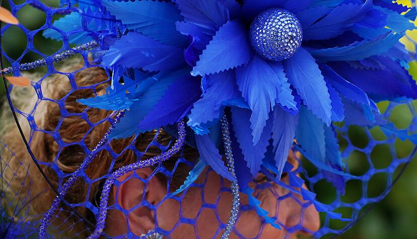 Viele kommen mit extravaganten Hüten. Viele kommen mit extravaganten Hüten.