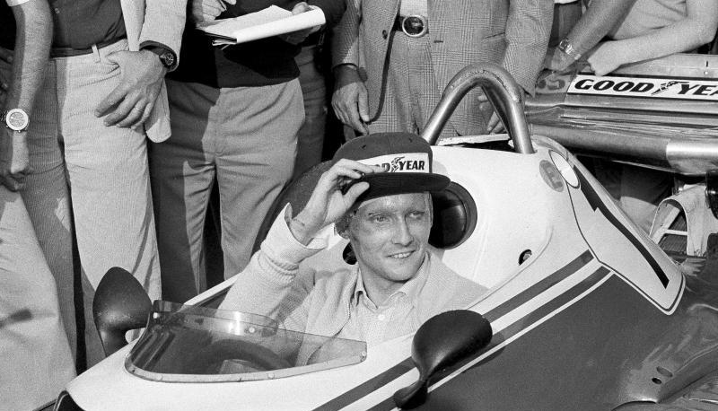 Niki Lauda 1976 in seinem Ferrari.