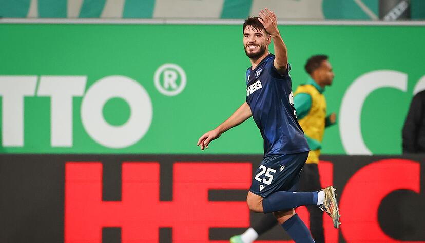 KSC-Profi Lilian Egloff jubelt nach seinem Tor im Fürther Ronhof. KSC-Profi Lilian Egloff jubelt nach seinem Tor im Fürther Ronhof.