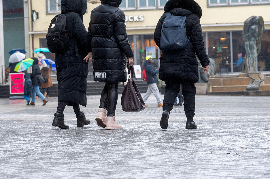 Rutschgefahr besteht auch in Heilbronn auf dem Kiliansplatz.