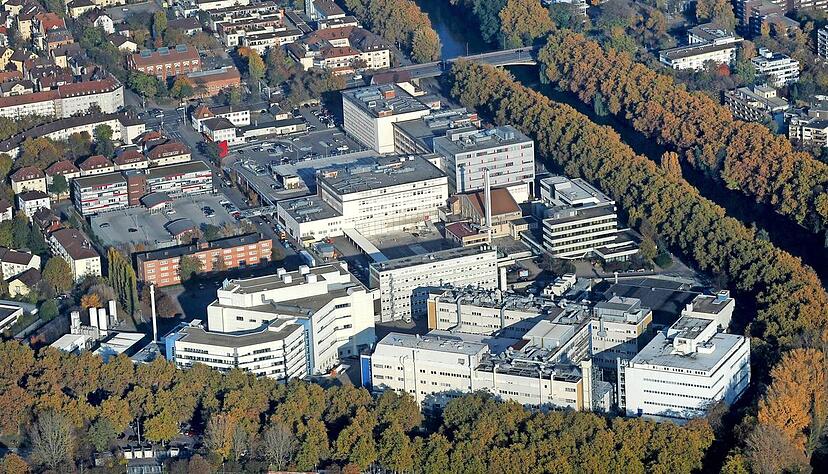 Aus der Luft betrachtet wird deutlich, wie gro&szlig; das Areal des Telefunkenparks zwischen der Theresienstra&szlig;e (unten) und der Kaufland-Zentrale ist. Foto: Kuhnle