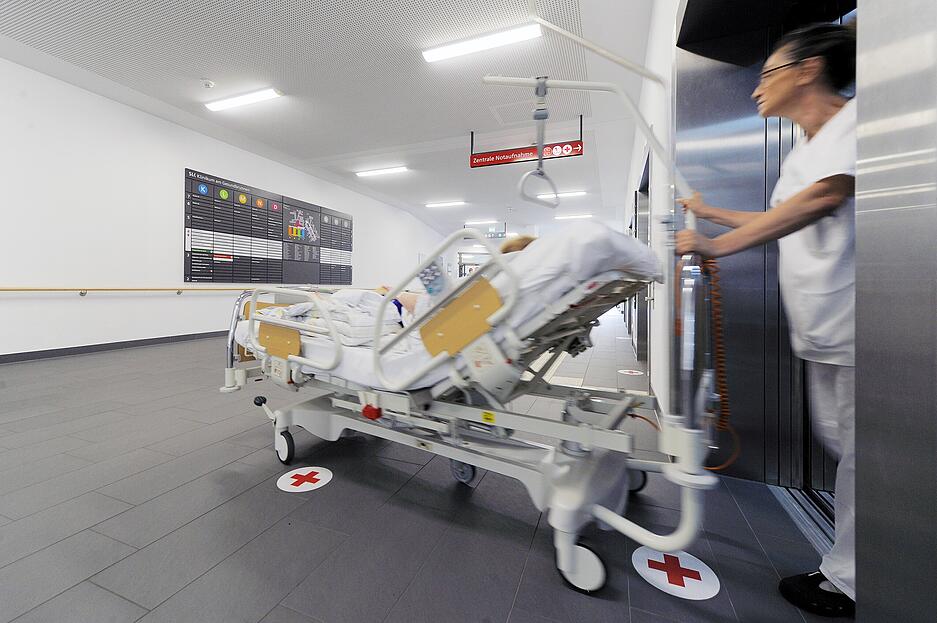 Februar: Vorbereitungen f&uuml;r den Ernstfall am SLK-Krankenhaus Am Gesundbrunnen. Krankenhaus und Beh&ouml;rden versuchen, mit Info-Hotline und Notfallplan die Ausbreitung des Corona-Virus zu verhindern.